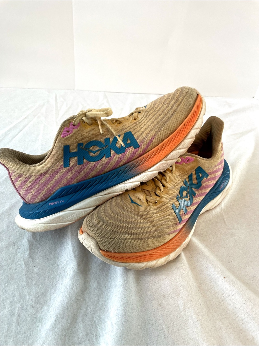 HOKA ONE ONE Mach 5 Women's Mesh Lace-Up Low Top Running Sneakers Beige